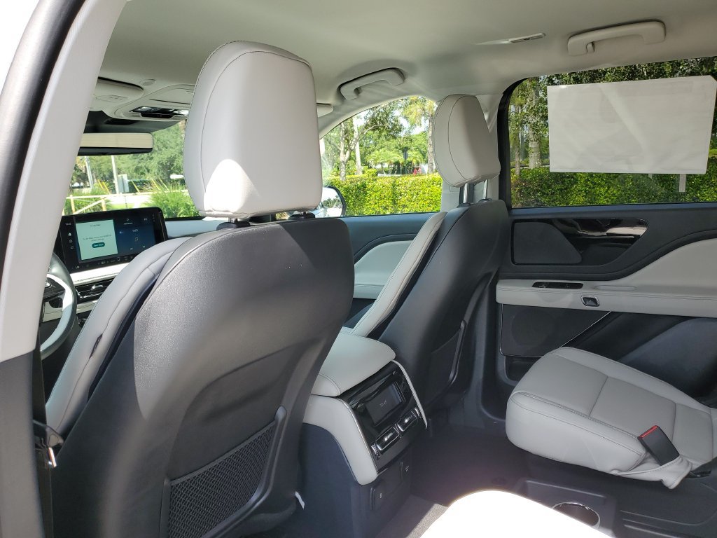 New 2026 Lincoln Aviator 2WD image 10