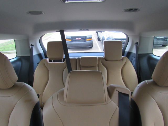 Used 2023 Kia Carnival LX image 43