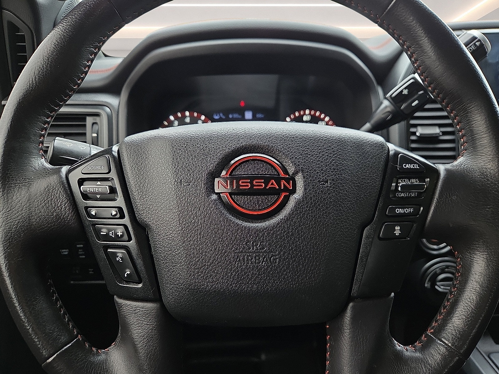 Used 2023 Nissan Titan PRO-4X w/ Pro-4x Convenience Package AWD/4WD image 24