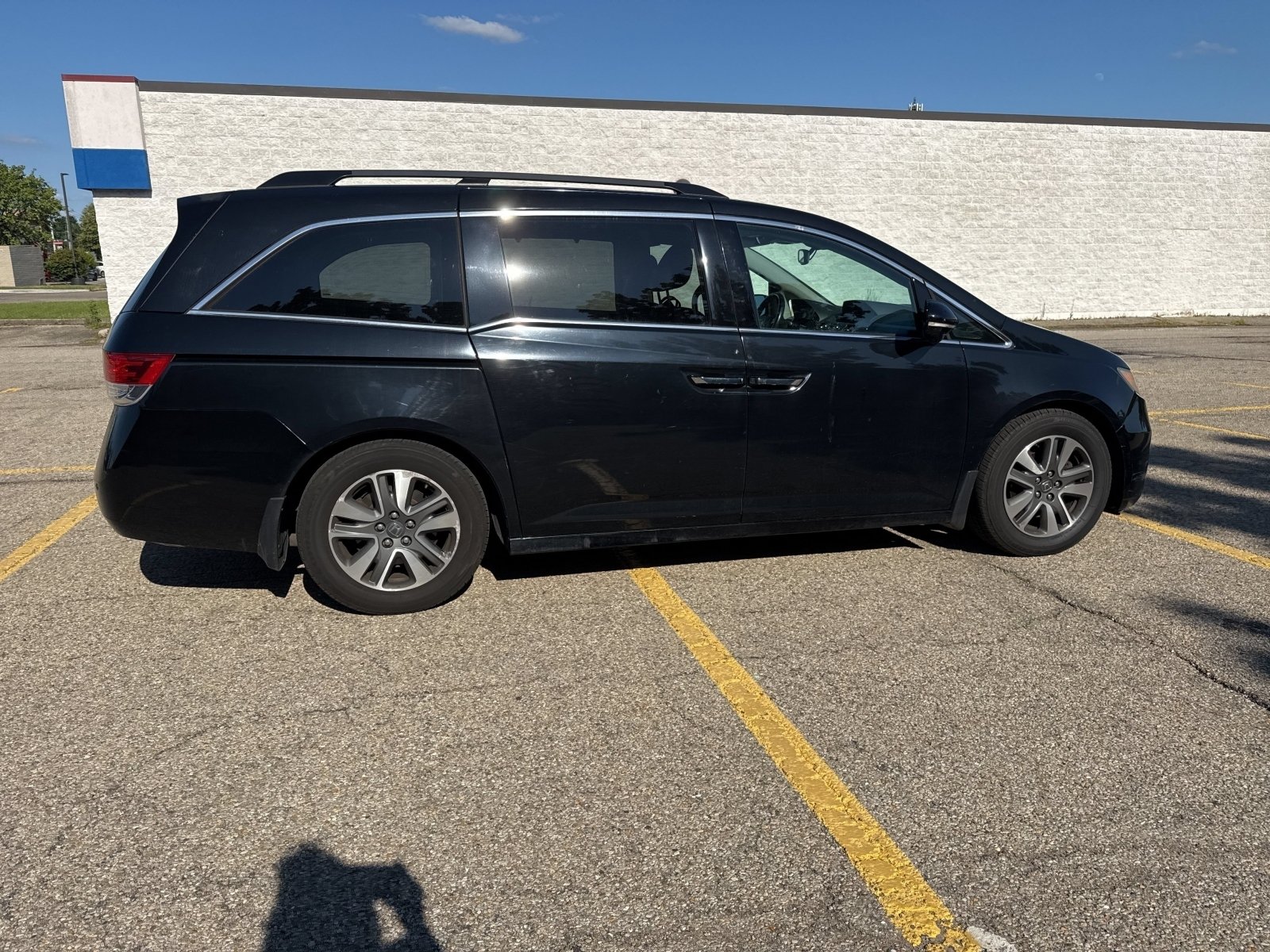 Used 2015 Honda Odyssey Touring Elite image 11