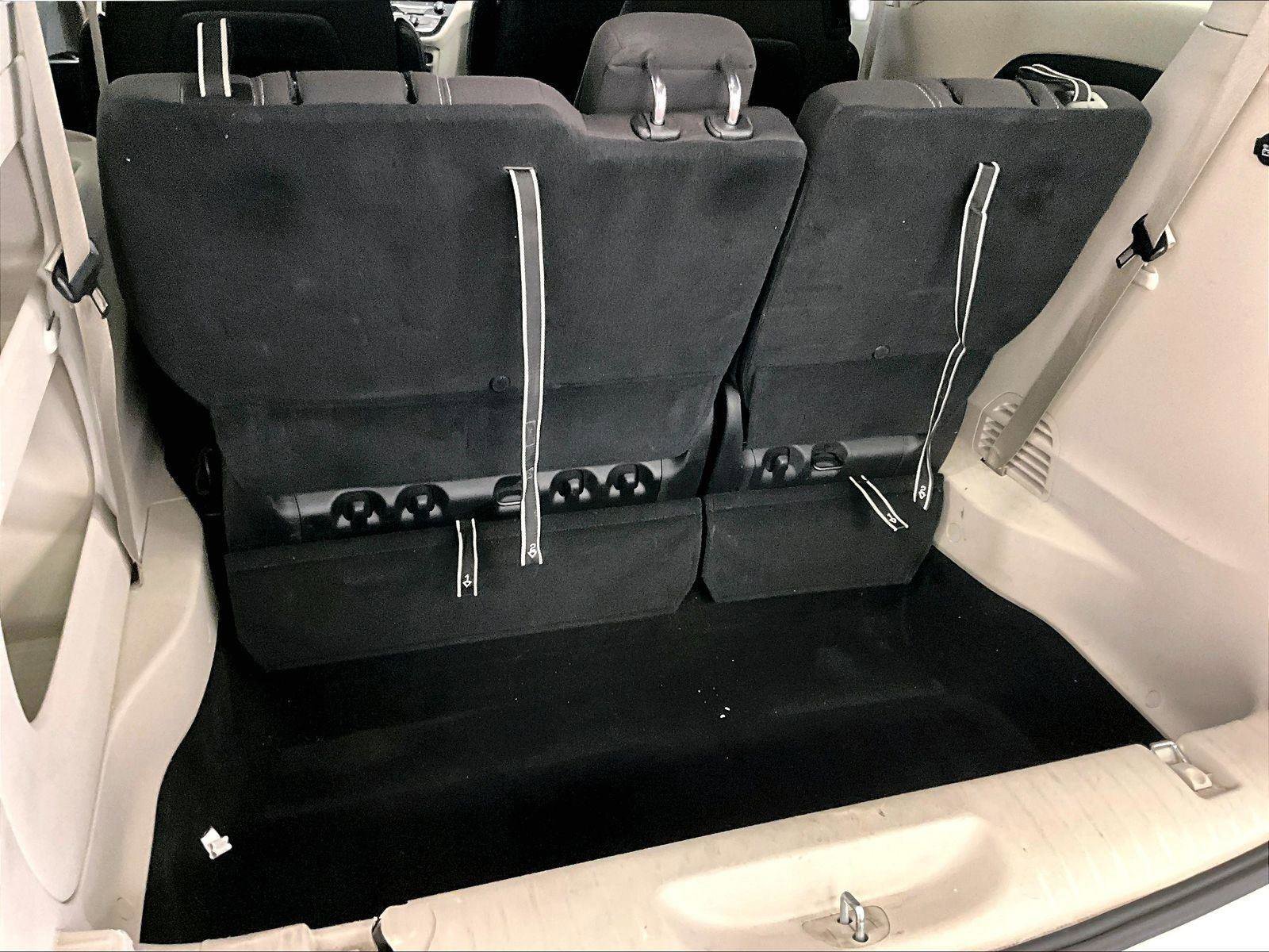 Used 2023 Chrysler Voyager LX image 34