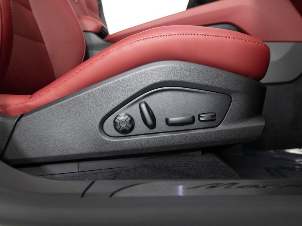 New 2026 Porsche Macan Turbo Electric image 36