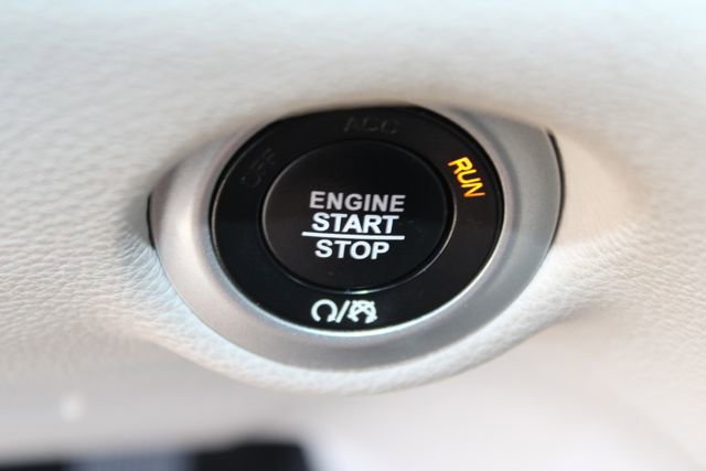 Used 2024 Chrysler Pacifica Limited FWD image 24