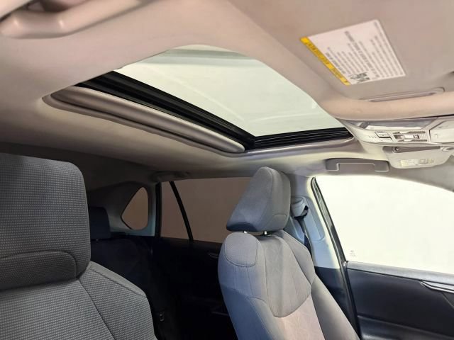 Used 2019 Toyota RAV4 XLE w/ Convenience Package FWD image 29