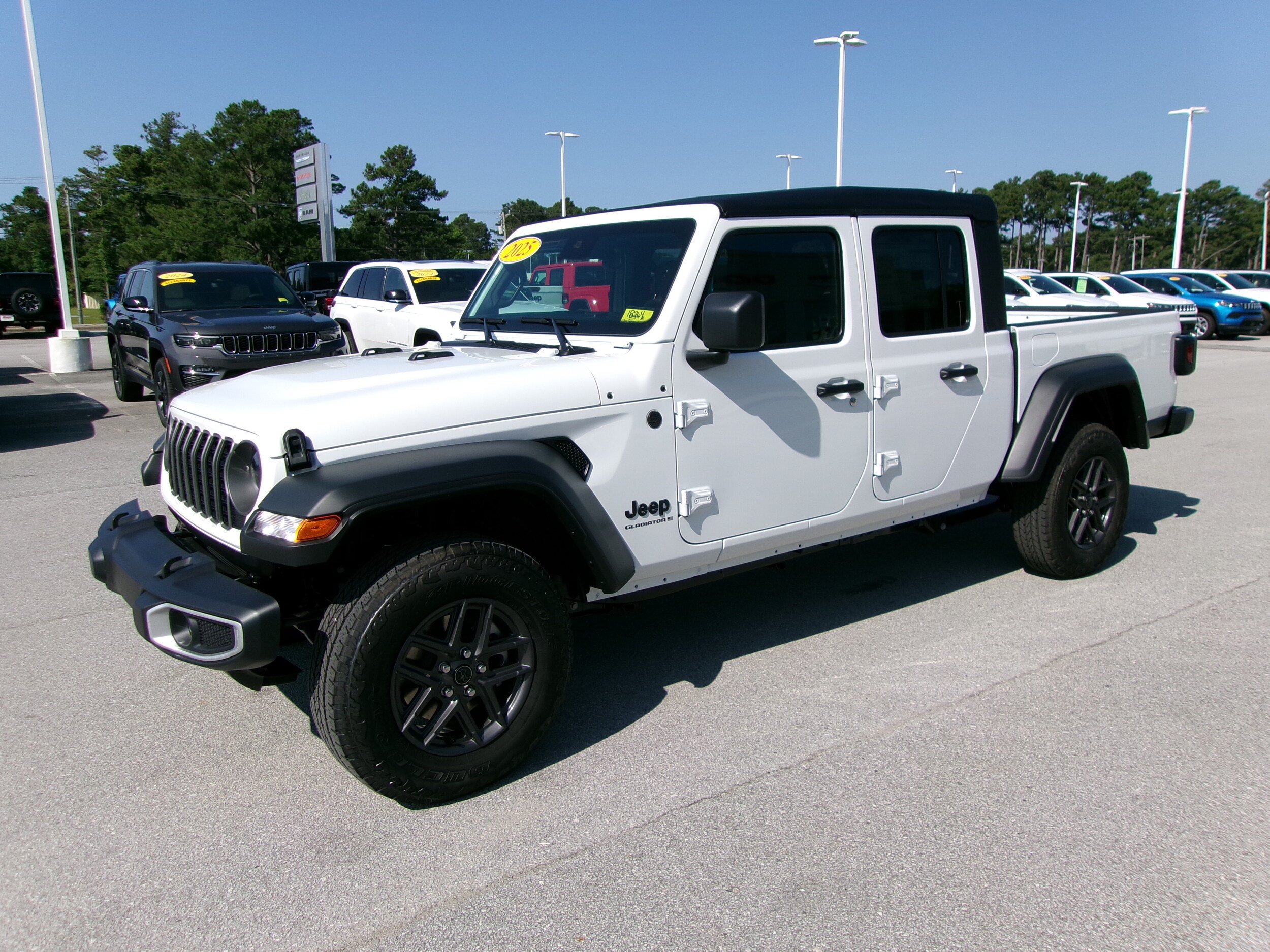 New 2025 Jeep Gladiator Sport AWD/4WD image 2