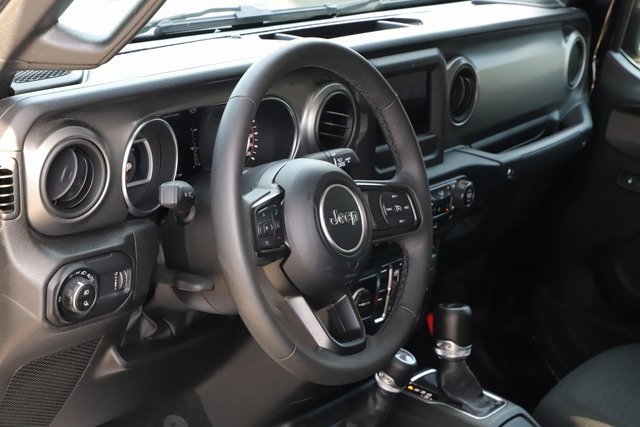 Used 2023 Jeep Gladiator Sport image 12