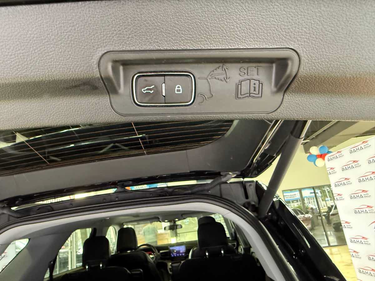Used 2023 Ford Explorer XLT w/ Equipment Group 202A AWD/4WD image 38