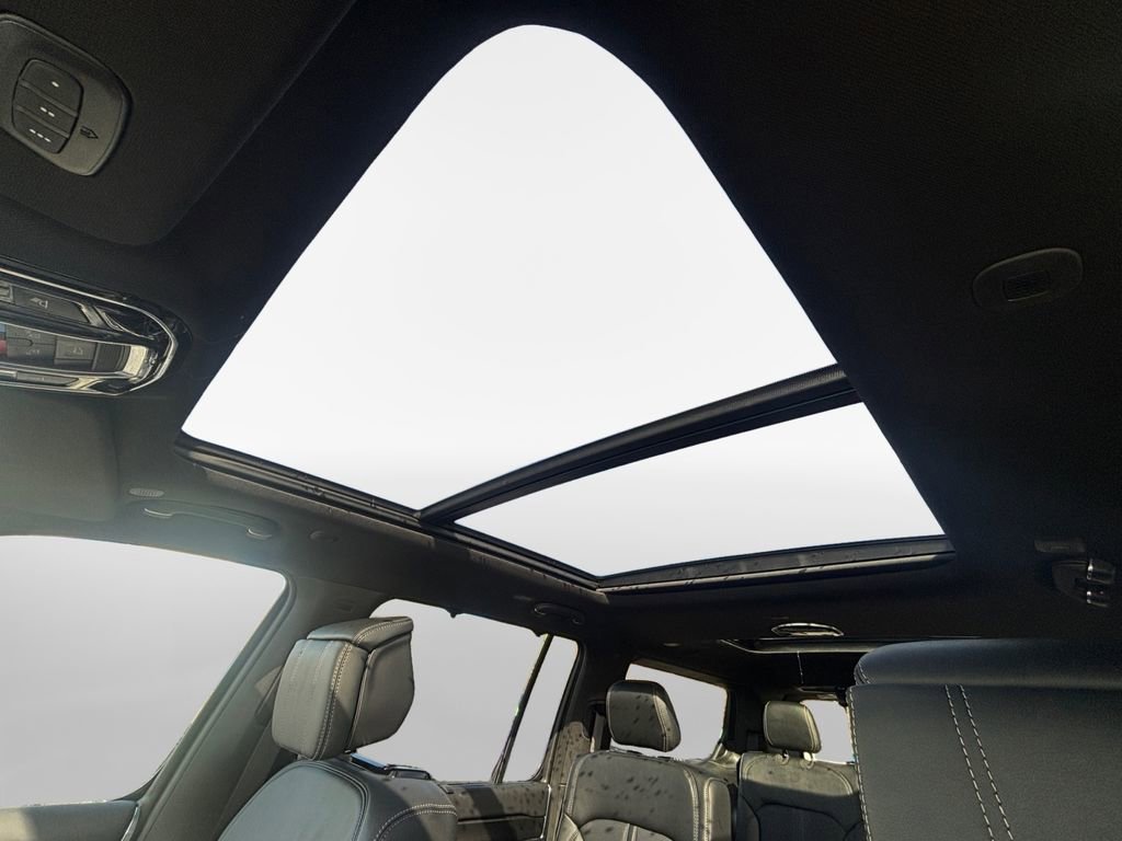 New 2026 Jeep Grand Wagoneer Summit w/ Premium Group III image 22