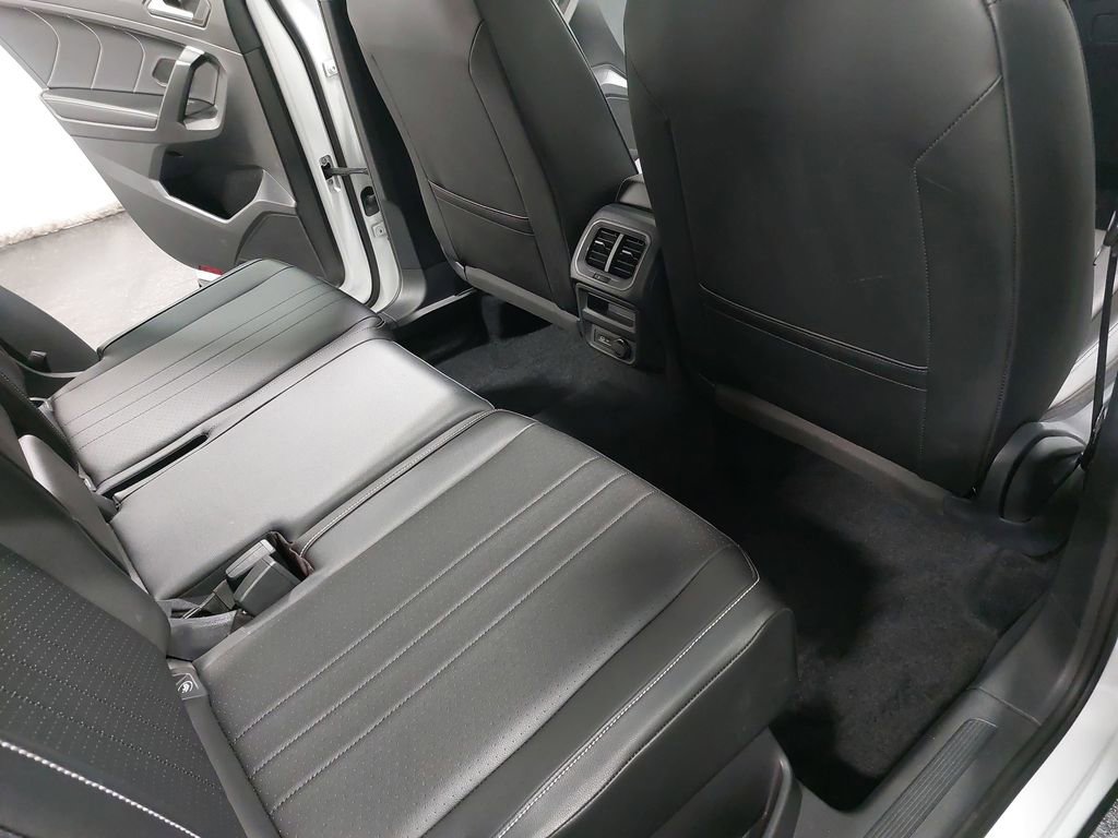 Used 2022 Volkswagen Tiguan SE image 11