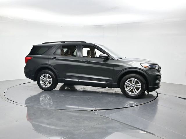 Certified 2023 Ford Explorer XLT AWD/4WD image 3