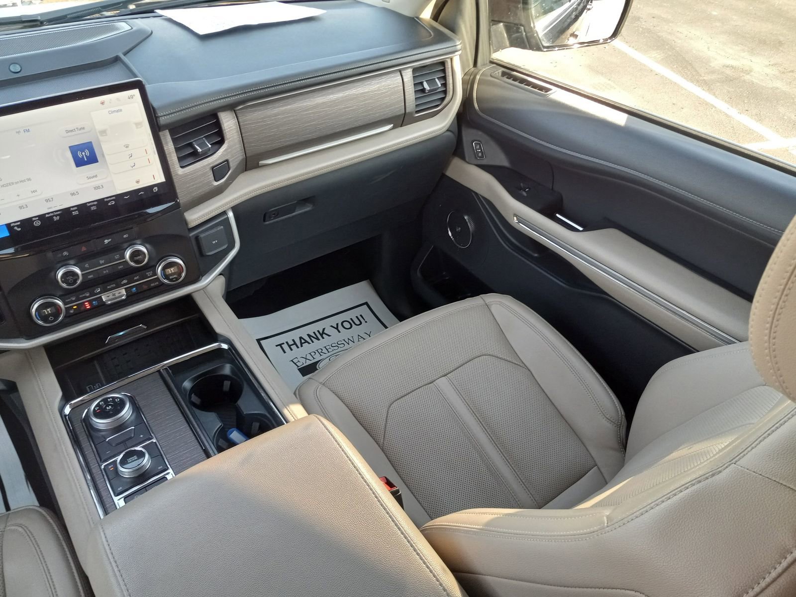 Used 2024 Ford Expedition Limited AWD/4WD image 19