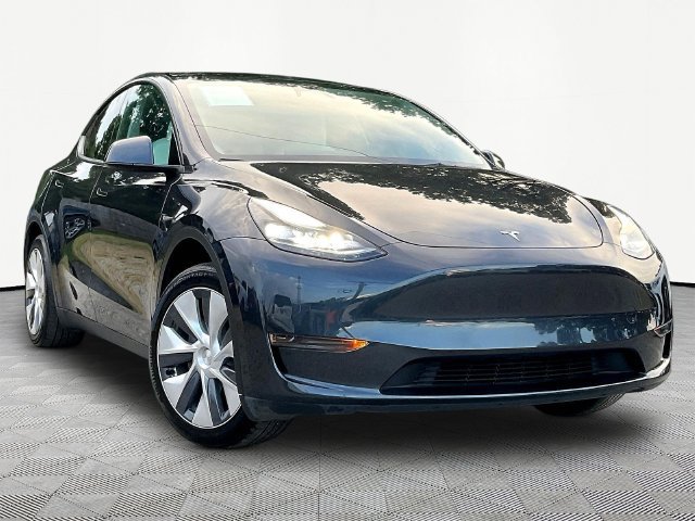 Used 2024 Tesla Model Y Long Range RWD image 3
