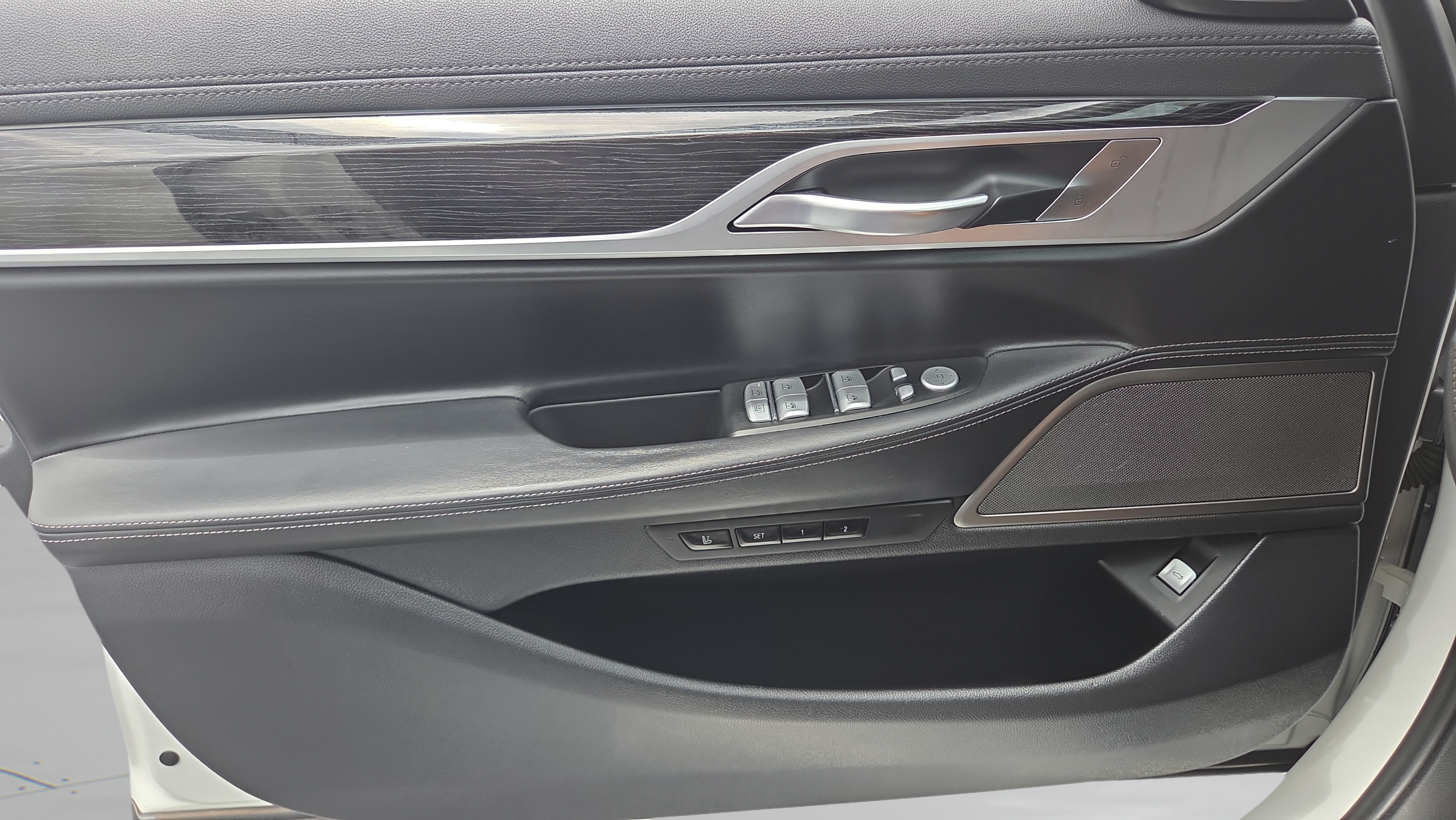 Used 2020 BMW 740i w/ M Sport Package RWD image 35