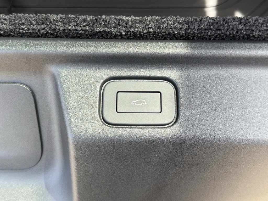 New 2025 Land Rover Range Rover SE image 38
