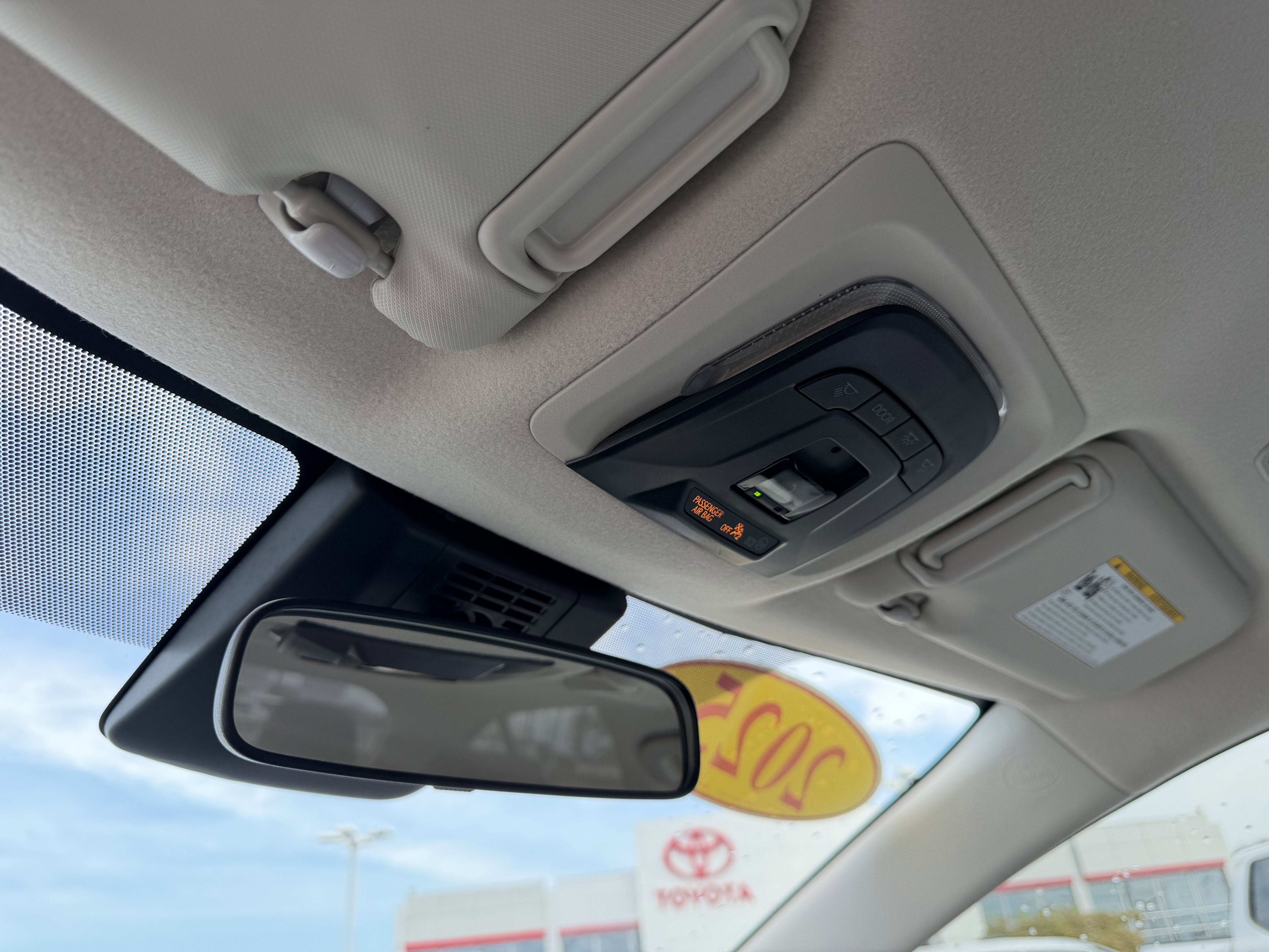 Used 2025 Toyota Corolla LE image 28