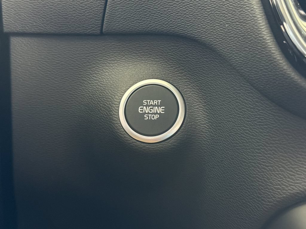 New 2026 Volvo XC40 B5 Core w/ Climate Package AWD/4WD image 22