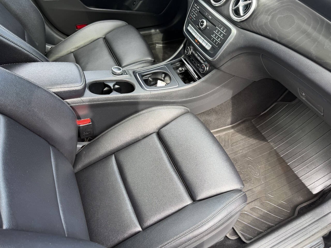 Used 2018 Mercedes-Benz CLA 250 4MATIC image 24