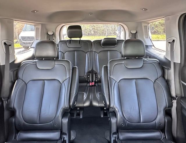 Used 2023 Jeep Grand Cherokee L Limited w/ Black Appearance Package image 15