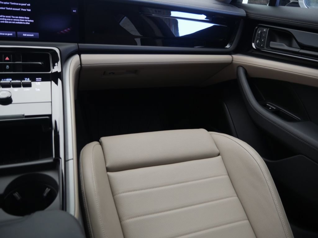 Certified 2025 Porsche Panamera 4 AWD/4WD image 28