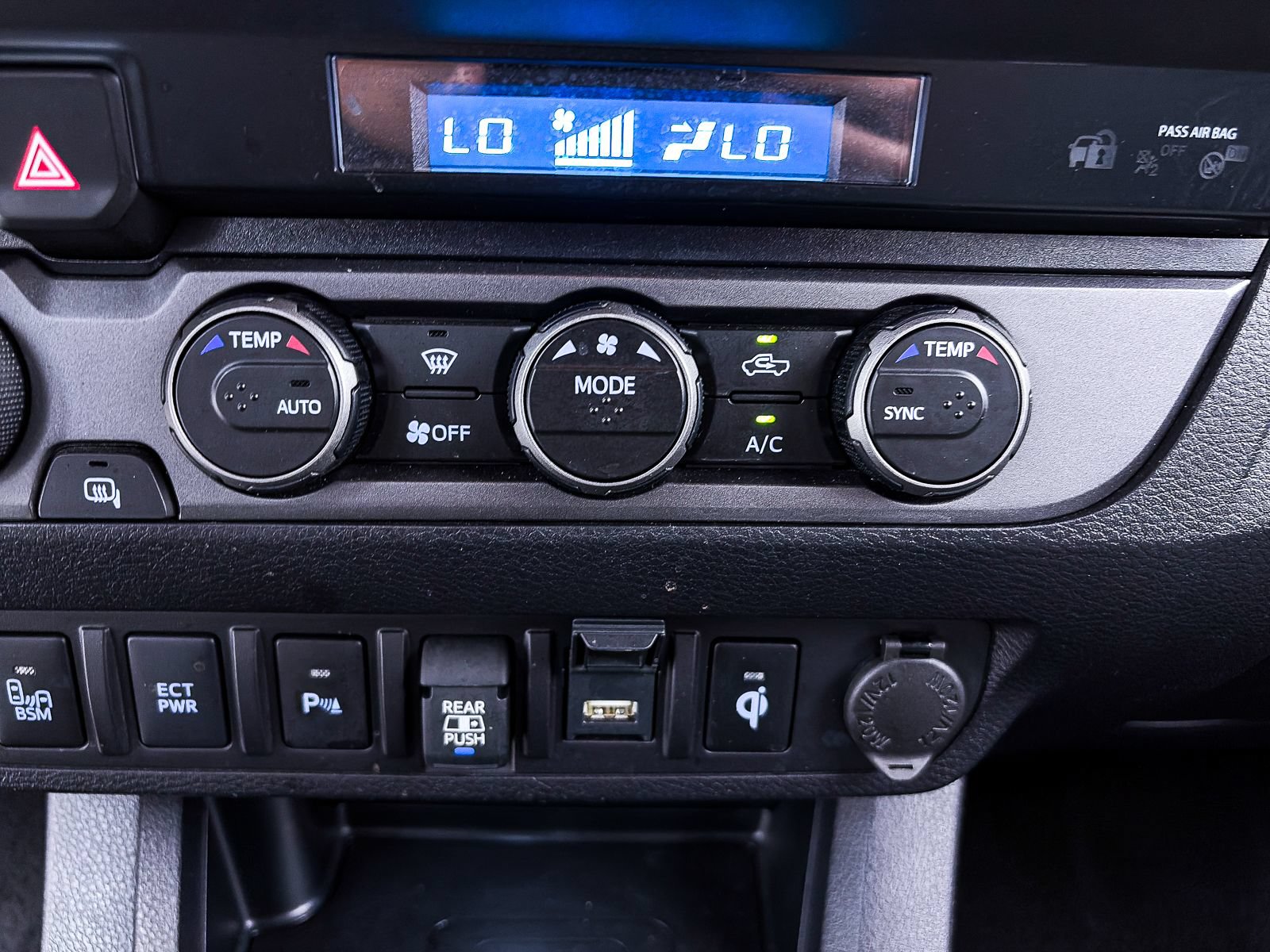 Used 2023 Toyota Tacoma TRD Sport AWD/4WD image 24