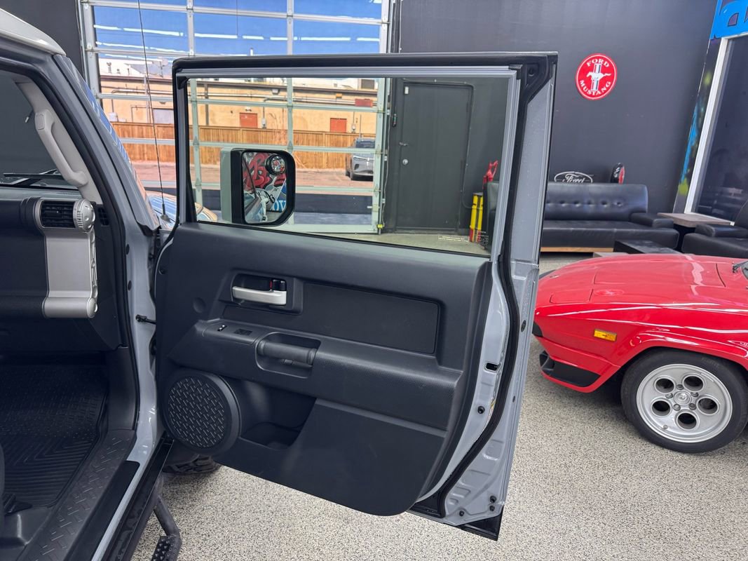 Used 2014 Toyota FJ Cruiser 4WD w/ Convenience Package image 14