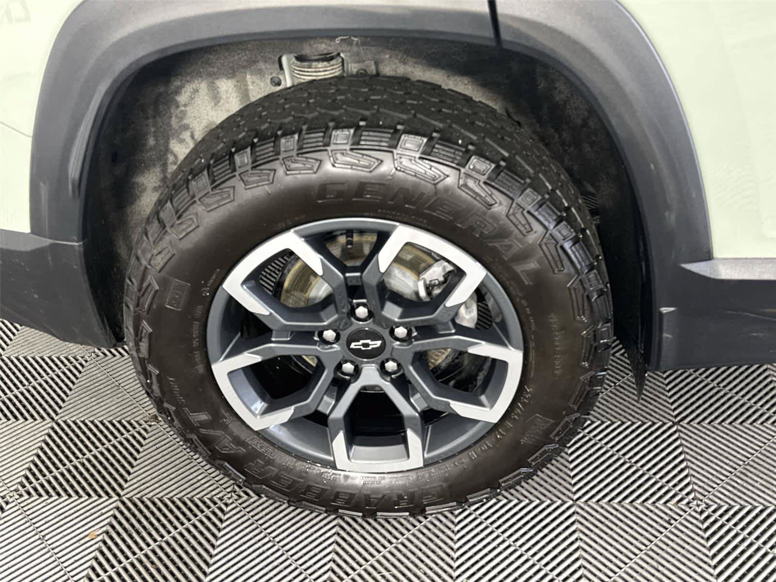 Used 2025 Chevrolet Equinox ACTIV AWD/4WD image 11