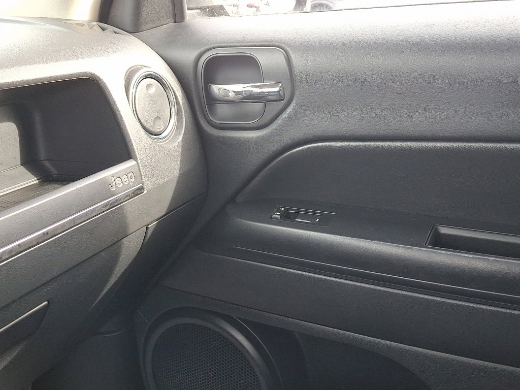 Used 2016 Jeep Patriot High Altitude image 31