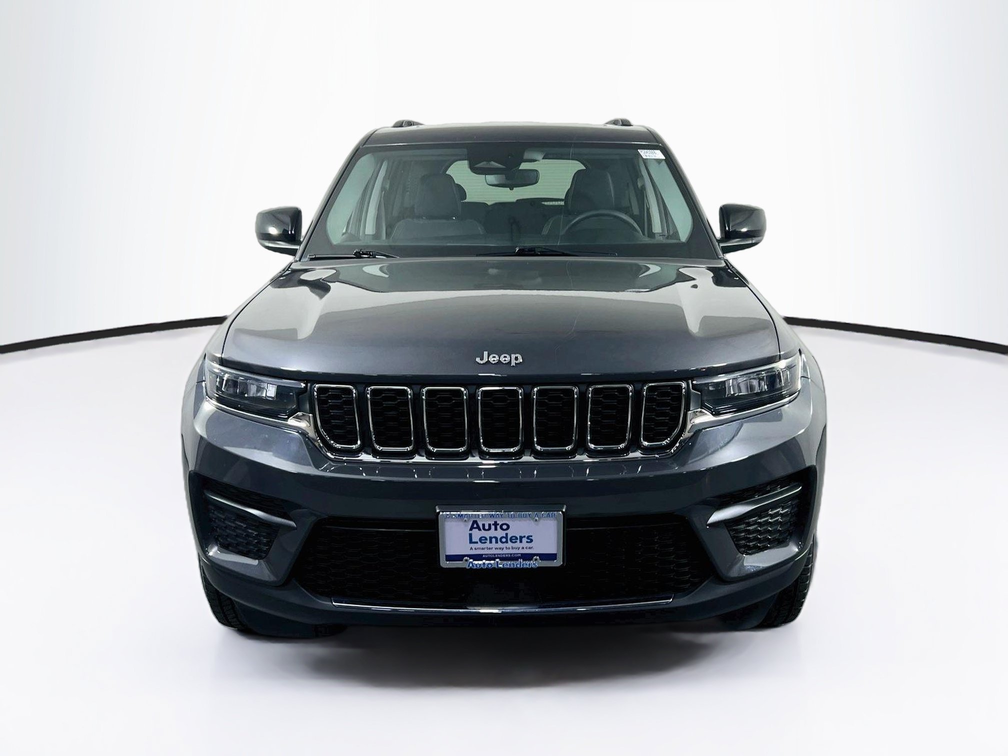 Used 2023 Jeep Grand Cherokee Laredo AWD/4WD image 2