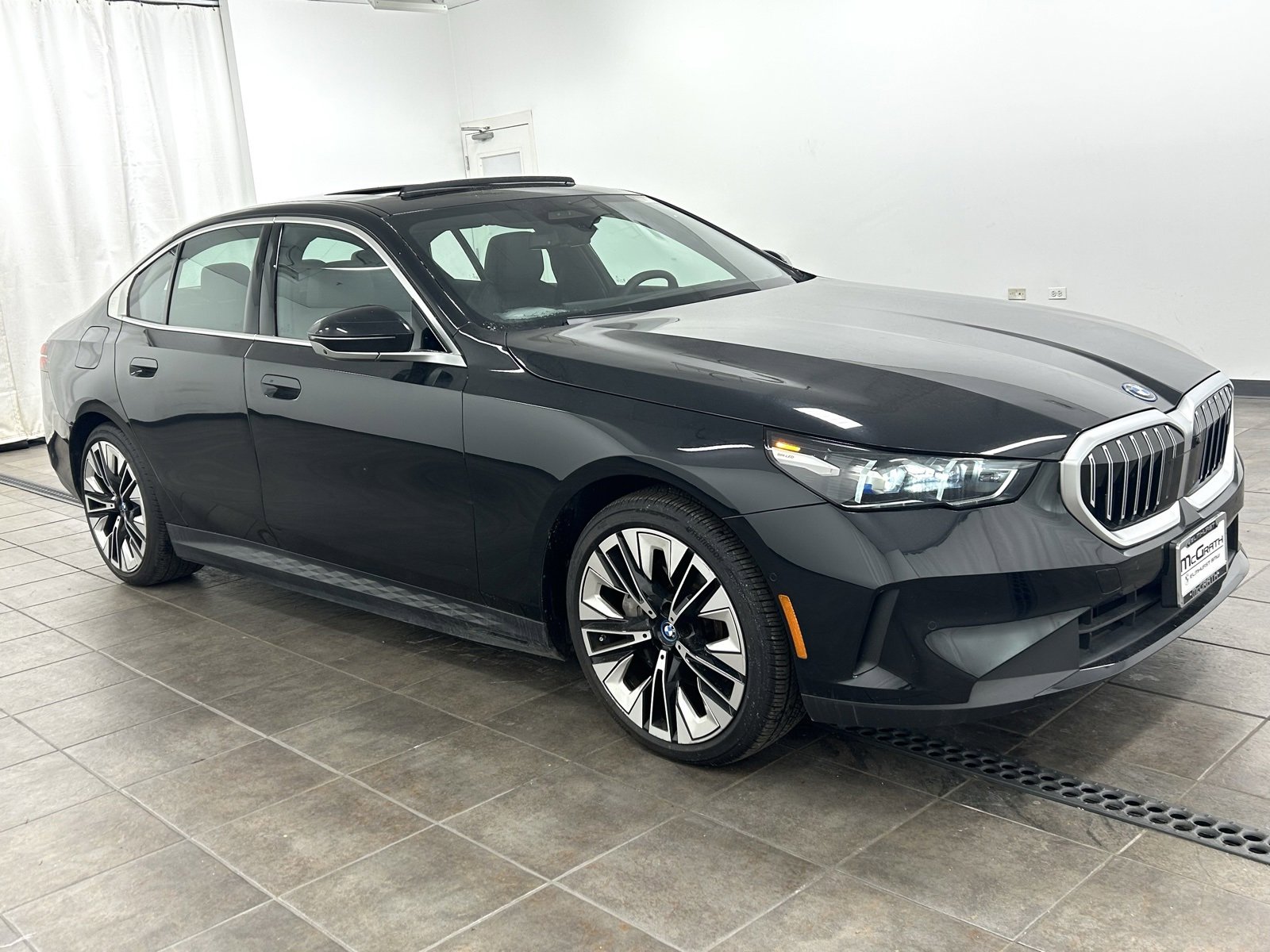 Used 2024 BMW i5 eDrive40i w/ Premium Package image 6