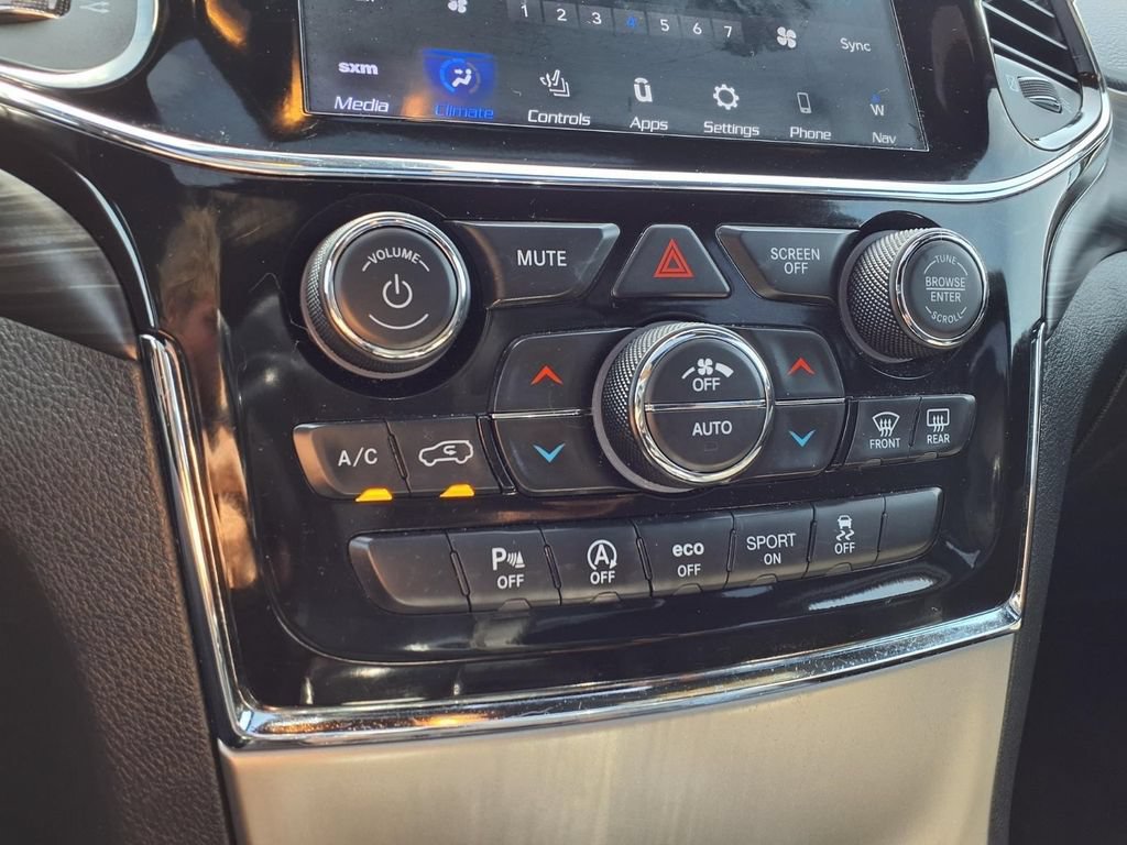 Certified 2021 Jeep Grand Cherokee Laredo X AWD/4WD image 9