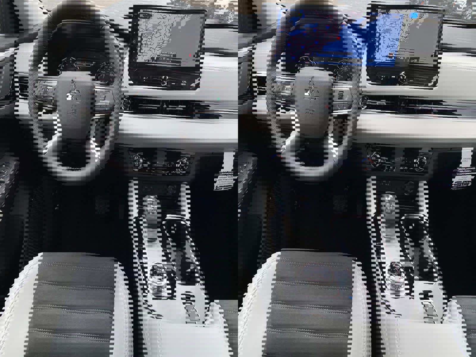 New 2025 Mitsubishi Outlander SE image 9