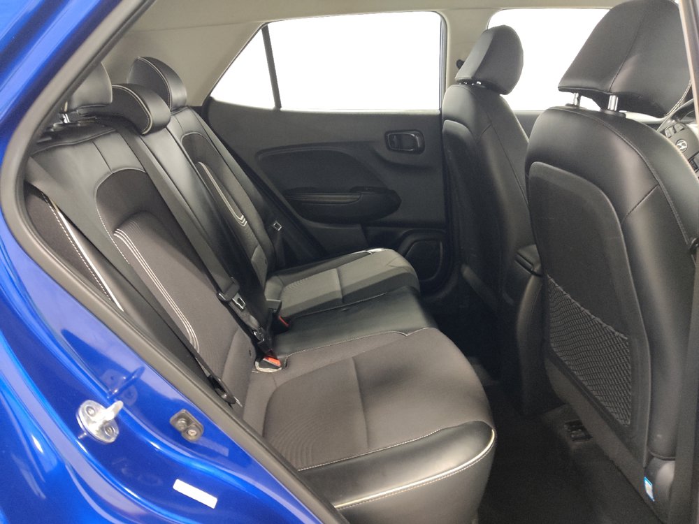Used 2022 Hyundai Venue Limited FWD image 19