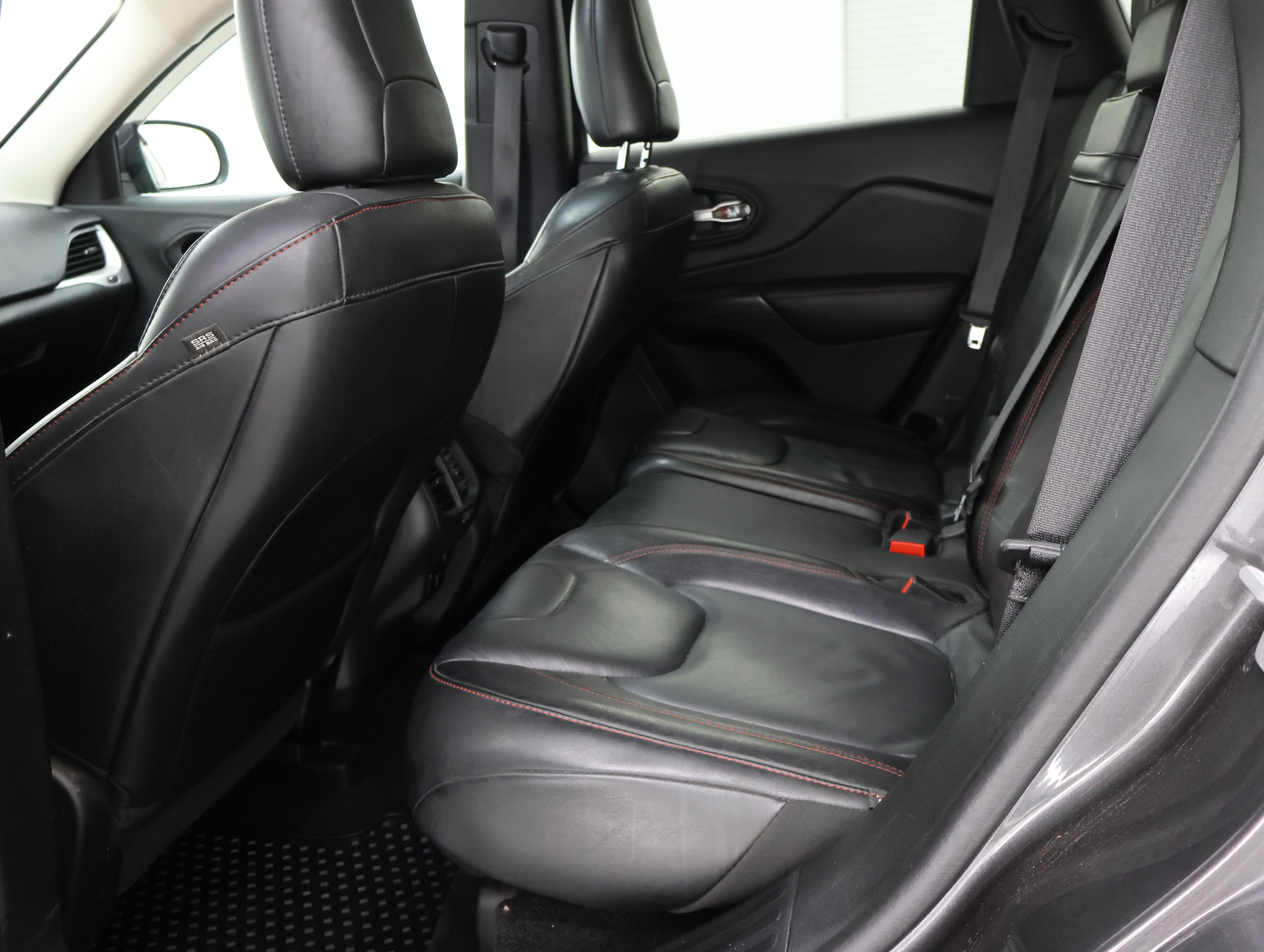 Used 2015 Jeep Cherokee Trailhawk w/ Leather Interior Group AWD/4WD image 8
