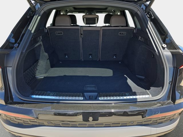 Used 2025 Audi Q5 Premium w/ Convenience Package AWD/4WD image 14