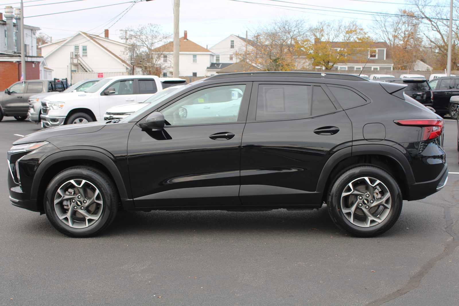 Used 2024 Chevrolet Trax LT w/ LT Convenience Package image 4