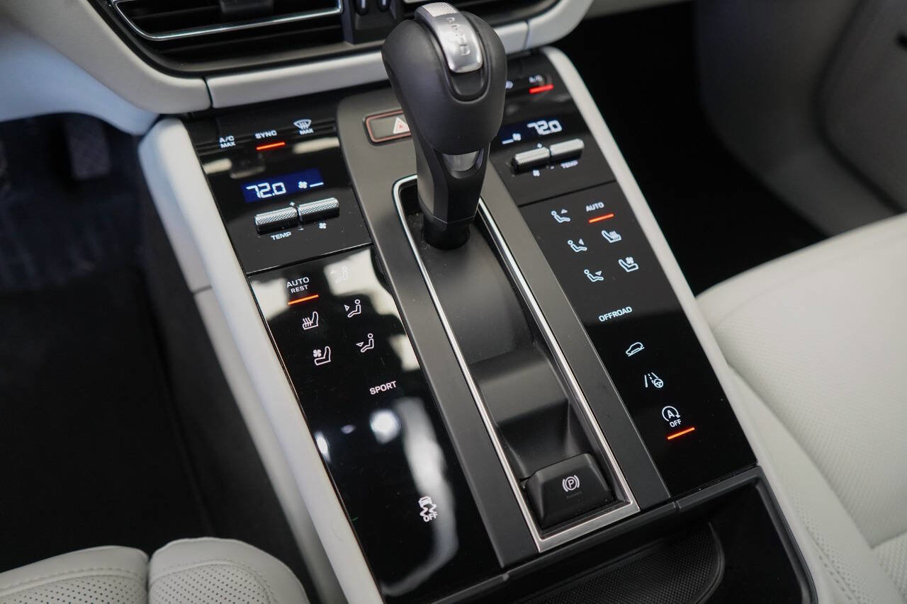 Used 2024 Porsche Macan image 54