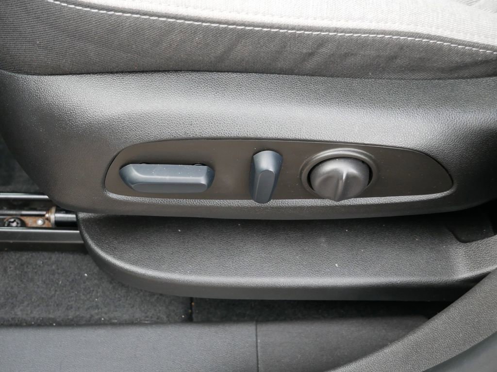 Used 2023 Chevrolet Equinox LS w/ LS Convenience Package image 17