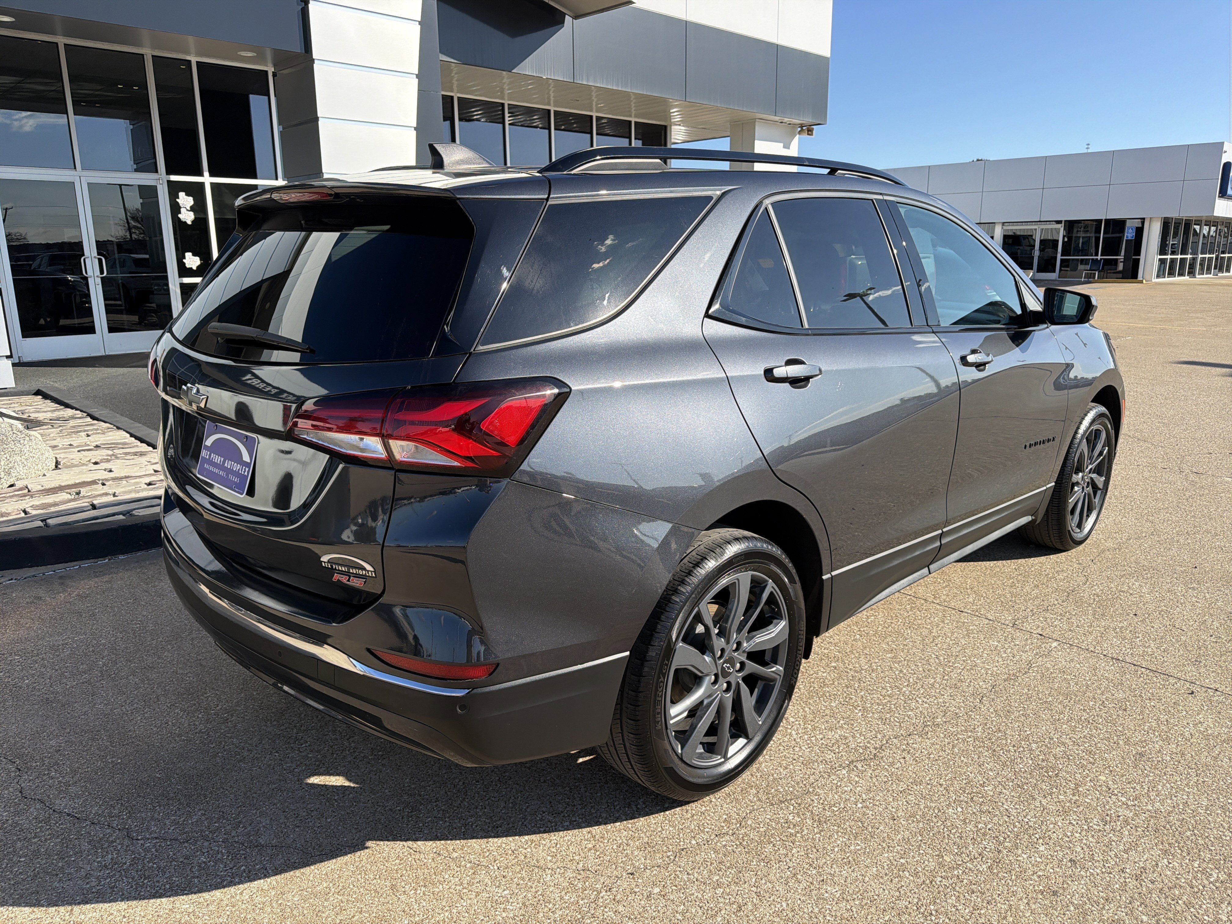 Used 2022 Chevrolet Equinox RS image 3