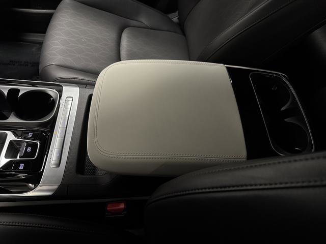 Used 2024 Kia Carnival EX image 20