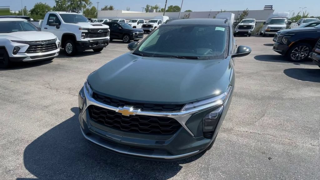 New 2026 Chevrolet Trax LT w/ LT Convenience Package FWD image 5