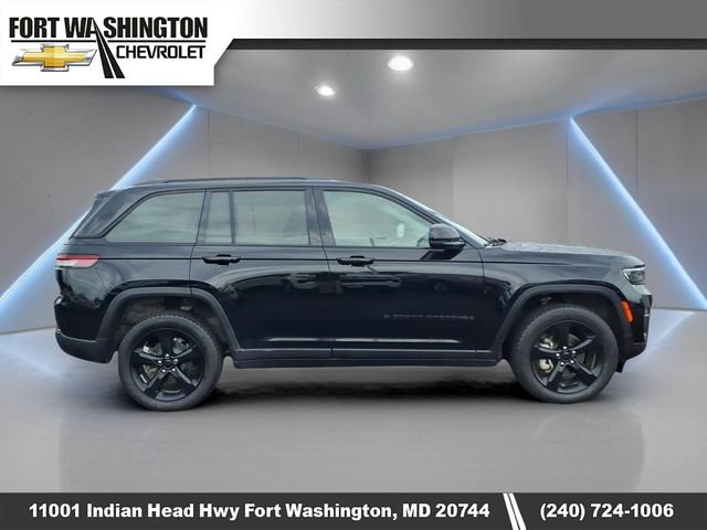 Used 2023 Jeep Grand Cherokee Limited w/ Black Appearance Package AWD/4WD image 2