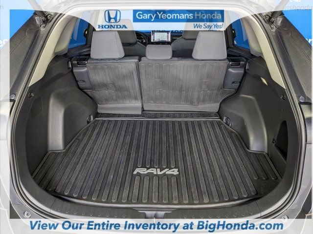 Used 2025 Toyota RAV4 XLE w/ Convenience Package FWD image 19