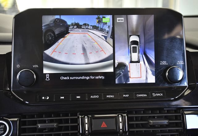 Used 2024 Nissan Pathfinder SL AWD/4WD image 17