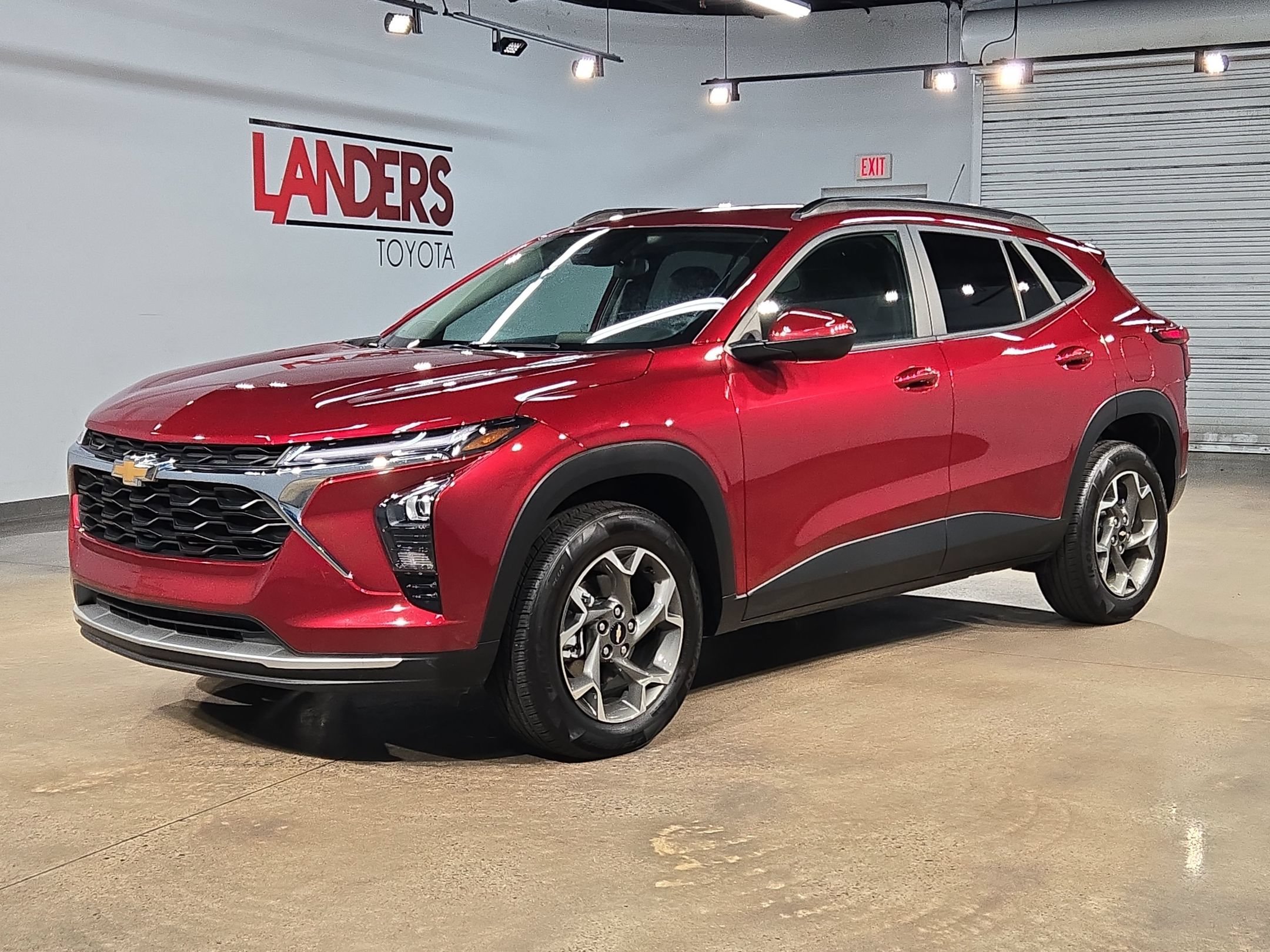 Used 2025 Chevrolet Trax LT FWD image 3