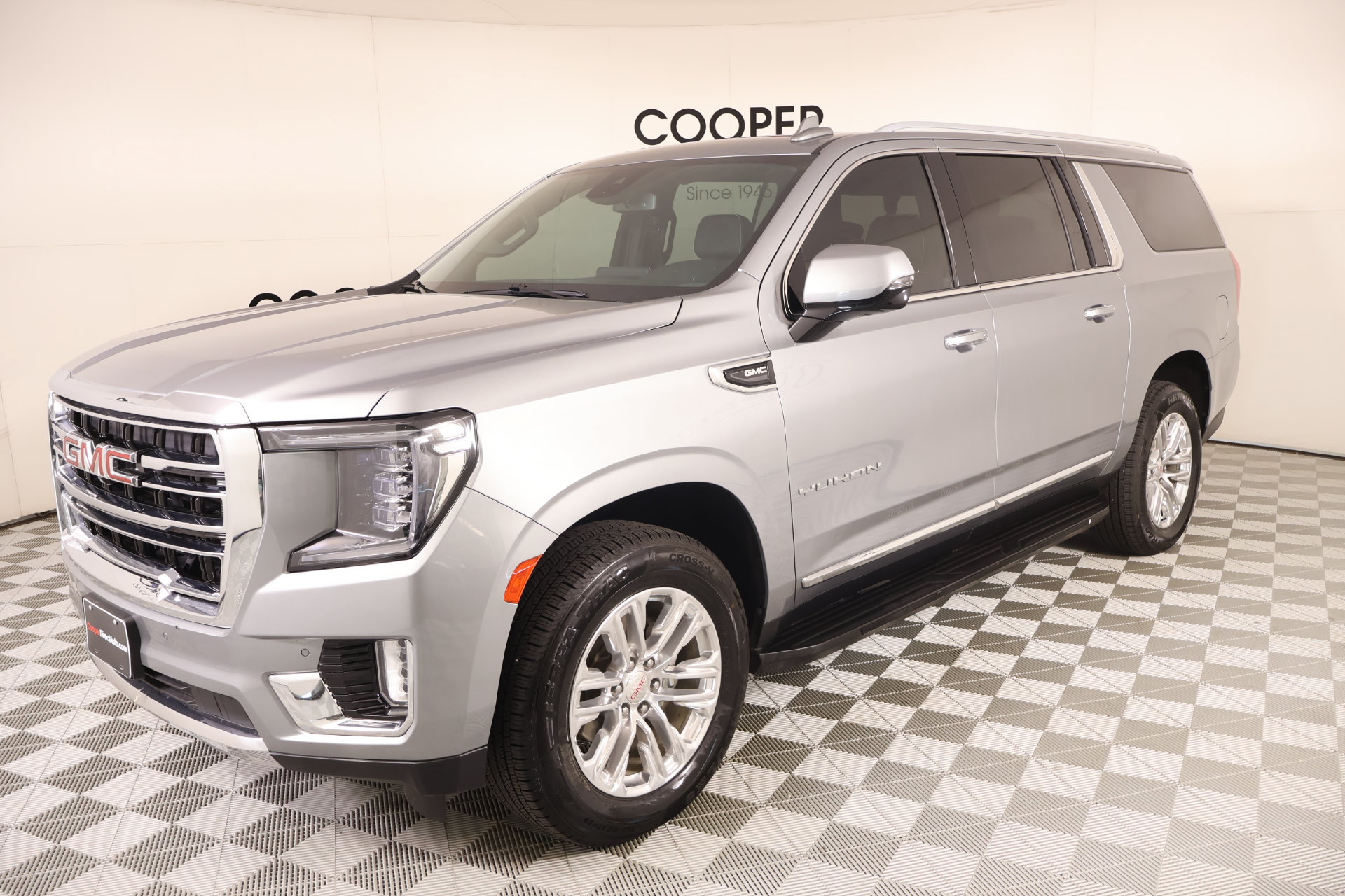 Used 2024 GMC Yukon XL SLT w/ SLT Luxury Package RWD image 11