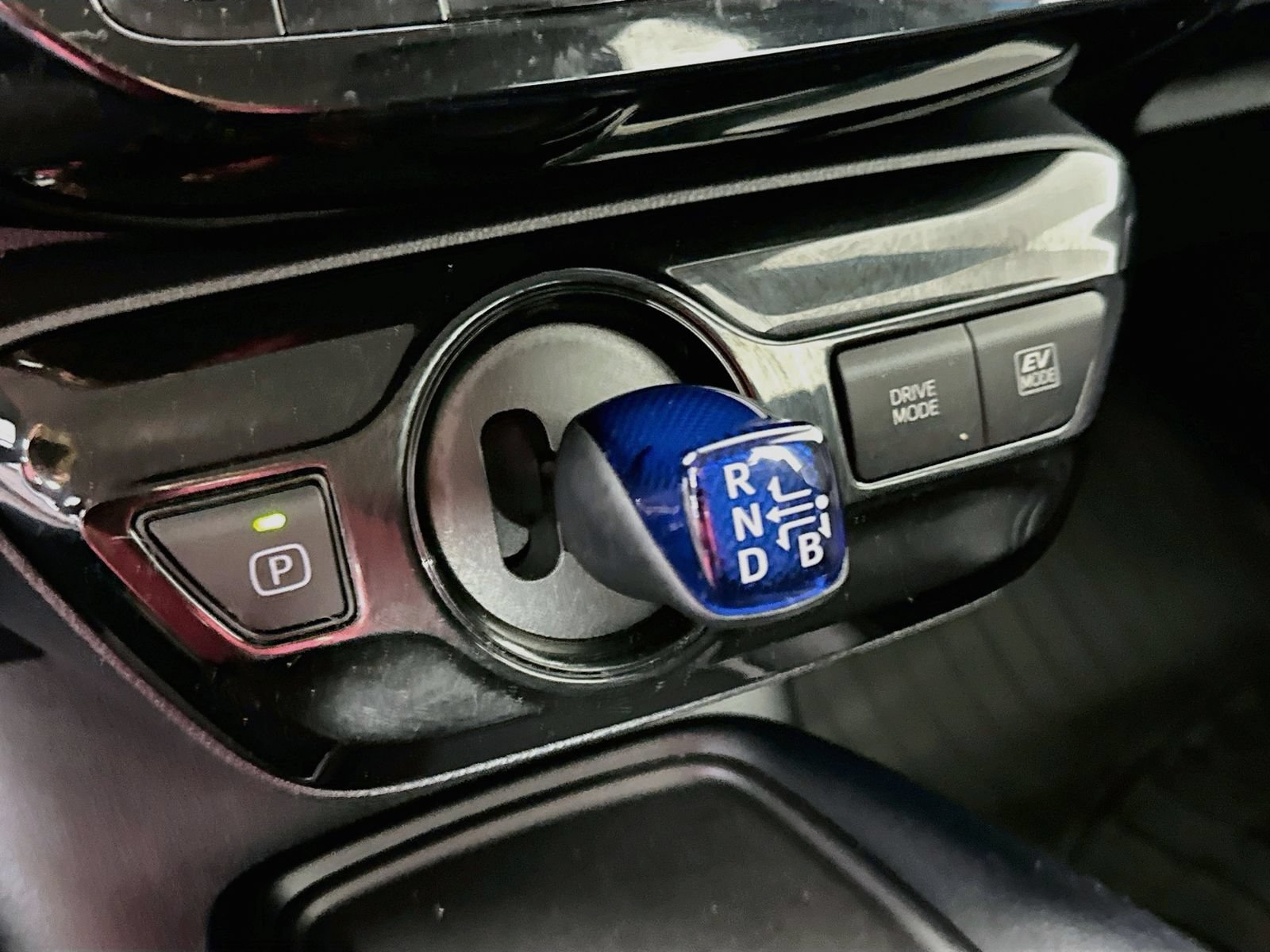 Used 2021 Toyota Prius LE AWD/4WD image 18