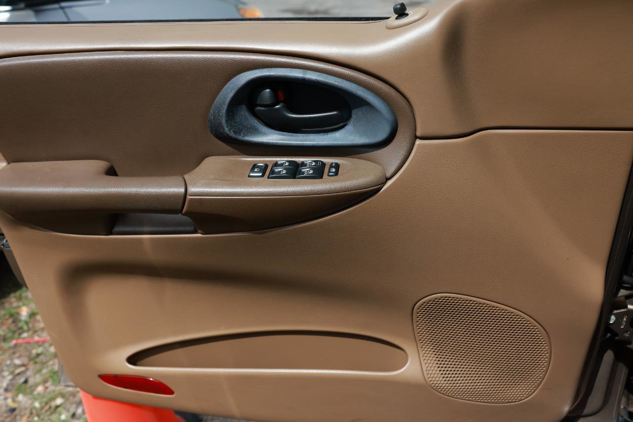 Used 2003 Chevrolet TrailBlazer LT image 39