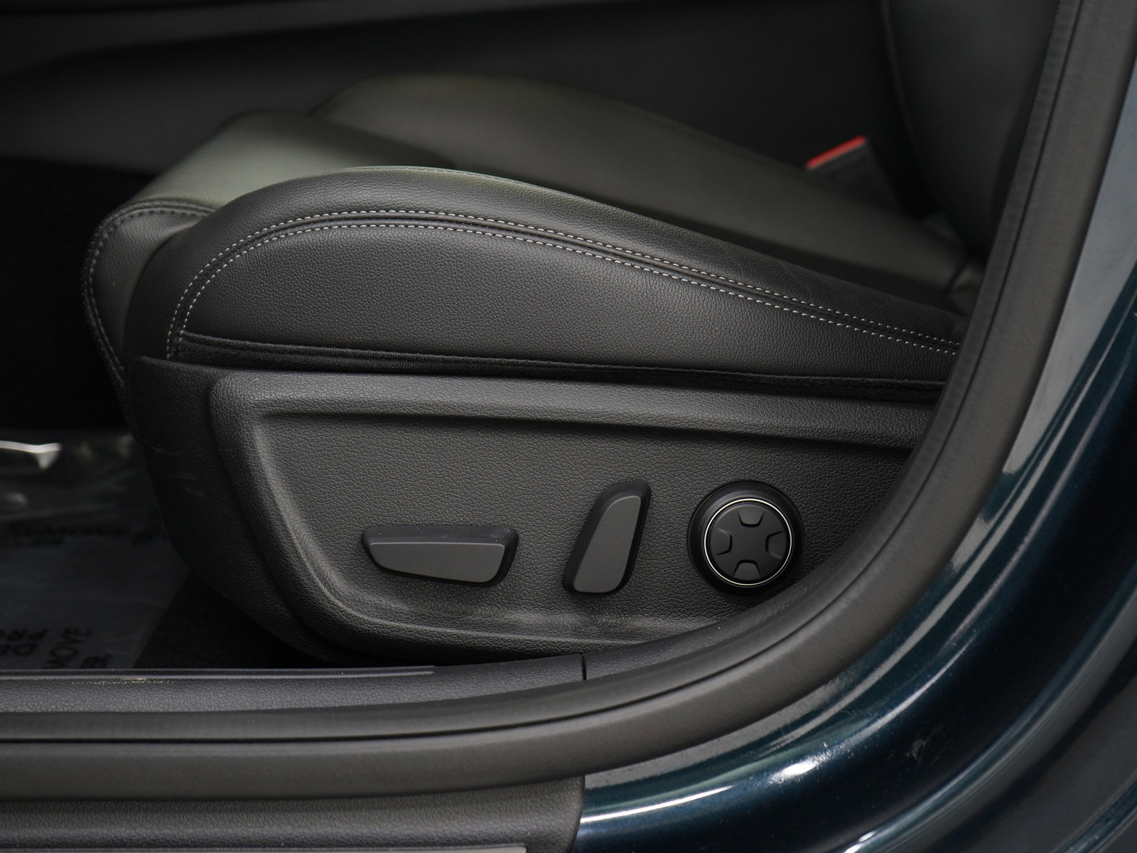 Used 2025 Genesis G70 2.5T image 20