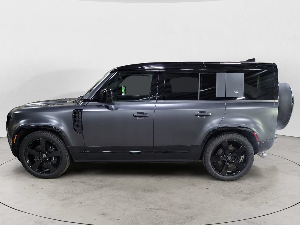 Used 2024 Land Rover Defender 110 V8 AWD/4WD image 2