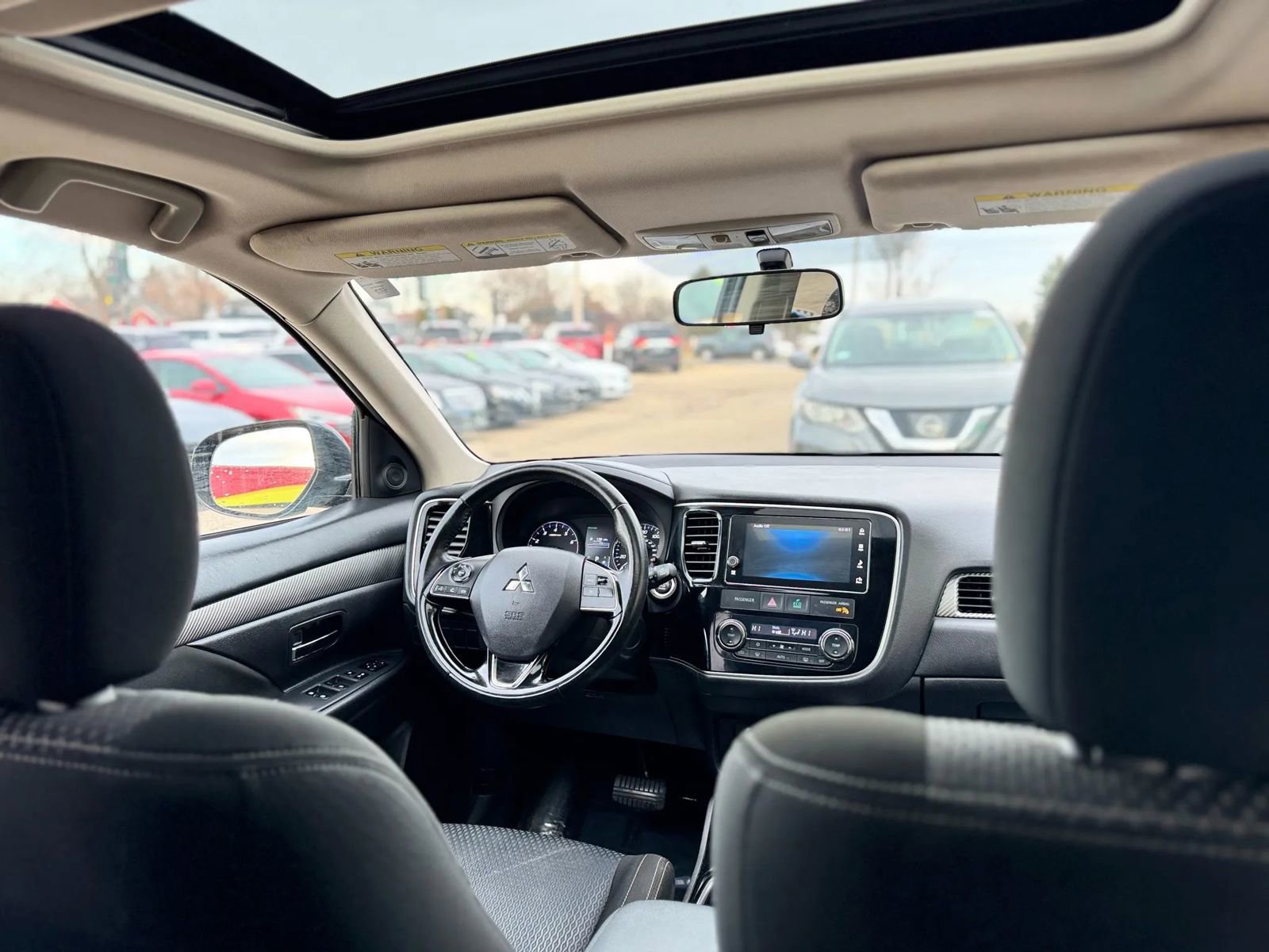 Used 2017 Mitsubishi Outlander SE image 12